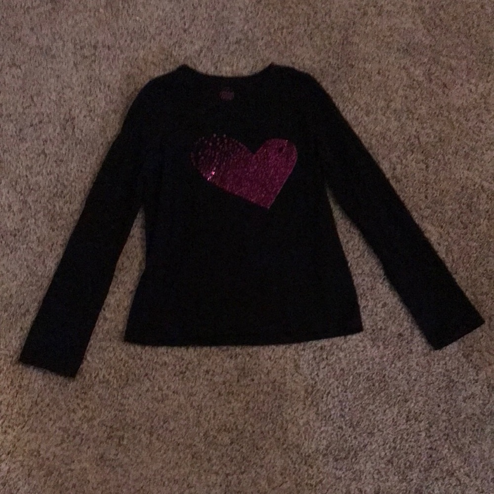 girls black shirt with pink heart on it